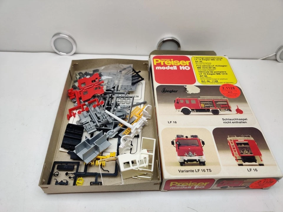 Preiser H0 / 1:87 / 1128 Löschgruppenfahrzeug LF 16 Ziegler / Feuerwehr / Bausat - Bild 3 von 4