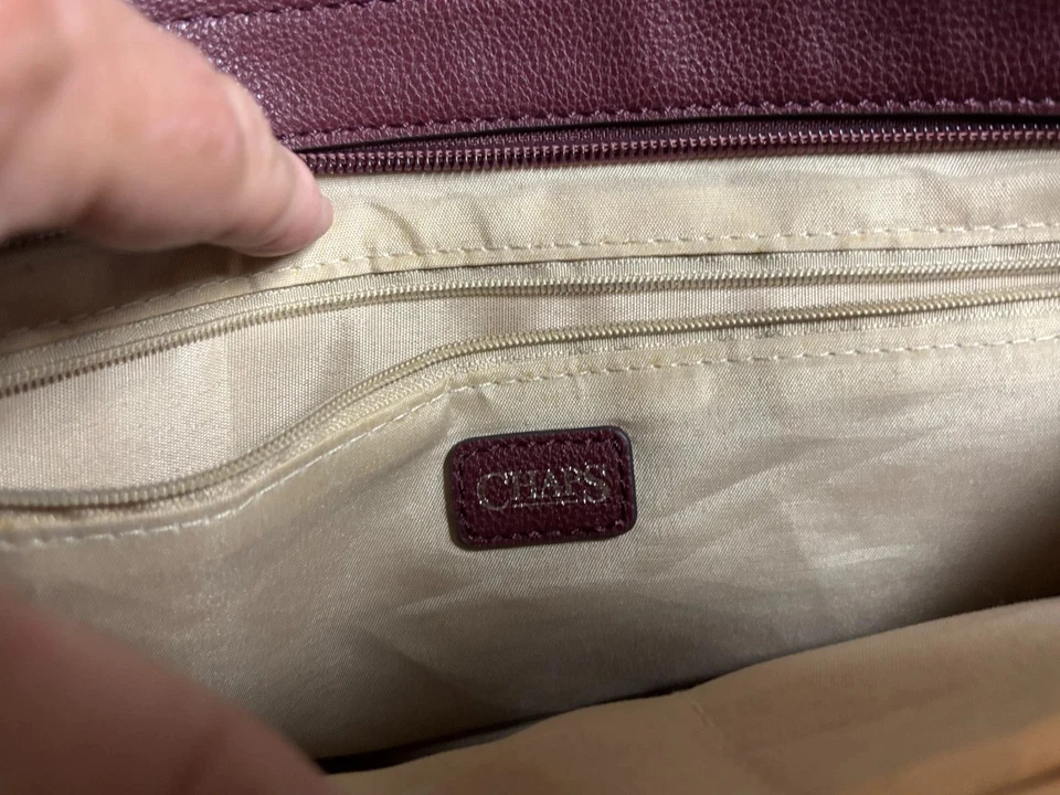 Bolso de Mano Chaps Para Mujer Borgoña Bolso Cadena Acento Grande 16" x 10" x 4" Foto 3 de 4