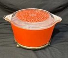 New ListingVintage Pyrex Celtic Floral Round Casserole Dish 1 Qt #473 w/ Lid & Brass Trivet