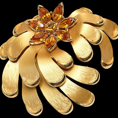 Vintage 1960s Gold Tone Orange Rhinestone Floral Spray Rollover Pin Brooch 2.5" - Picture 2 of 6