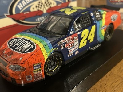 NASCAR Classics 2000 Jeff Gordon #24 DuPont Richmond Win 1/24 Diecast Car