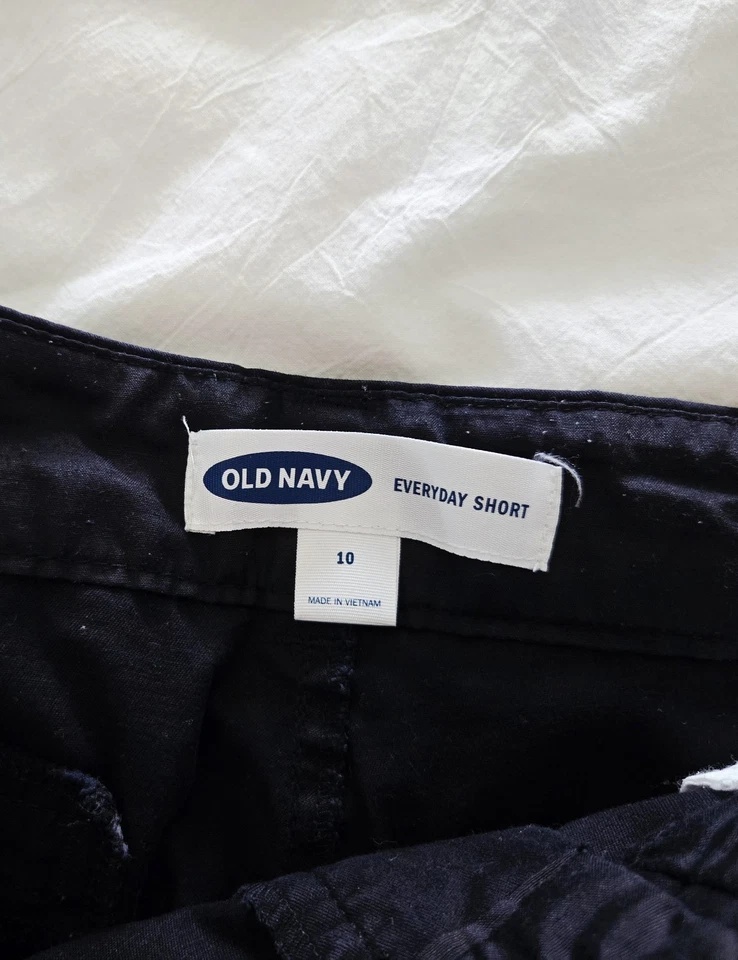 Pantalones cortos de uso diario Old Navy para mujer, negros, frente plano, talla 10 Foto 2 de 3
