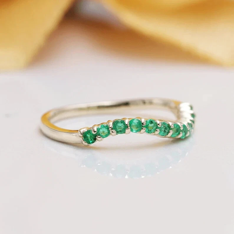 Joyería de oro macizo de 10k con piedras preciosas de esmeralda natural media banda anillo tamaño disponible Foto 2 de 4