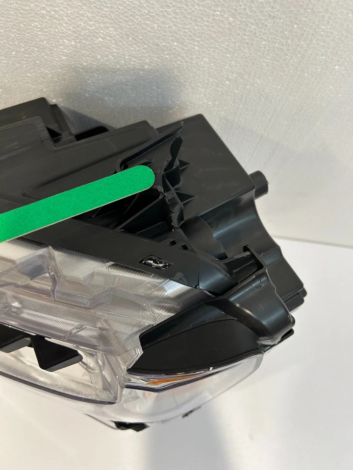 Faro LED del lado izquierdo del conductor OEM 22-23 / Chevy Silverado RST LTZ 86552011 Foto 2 de 4