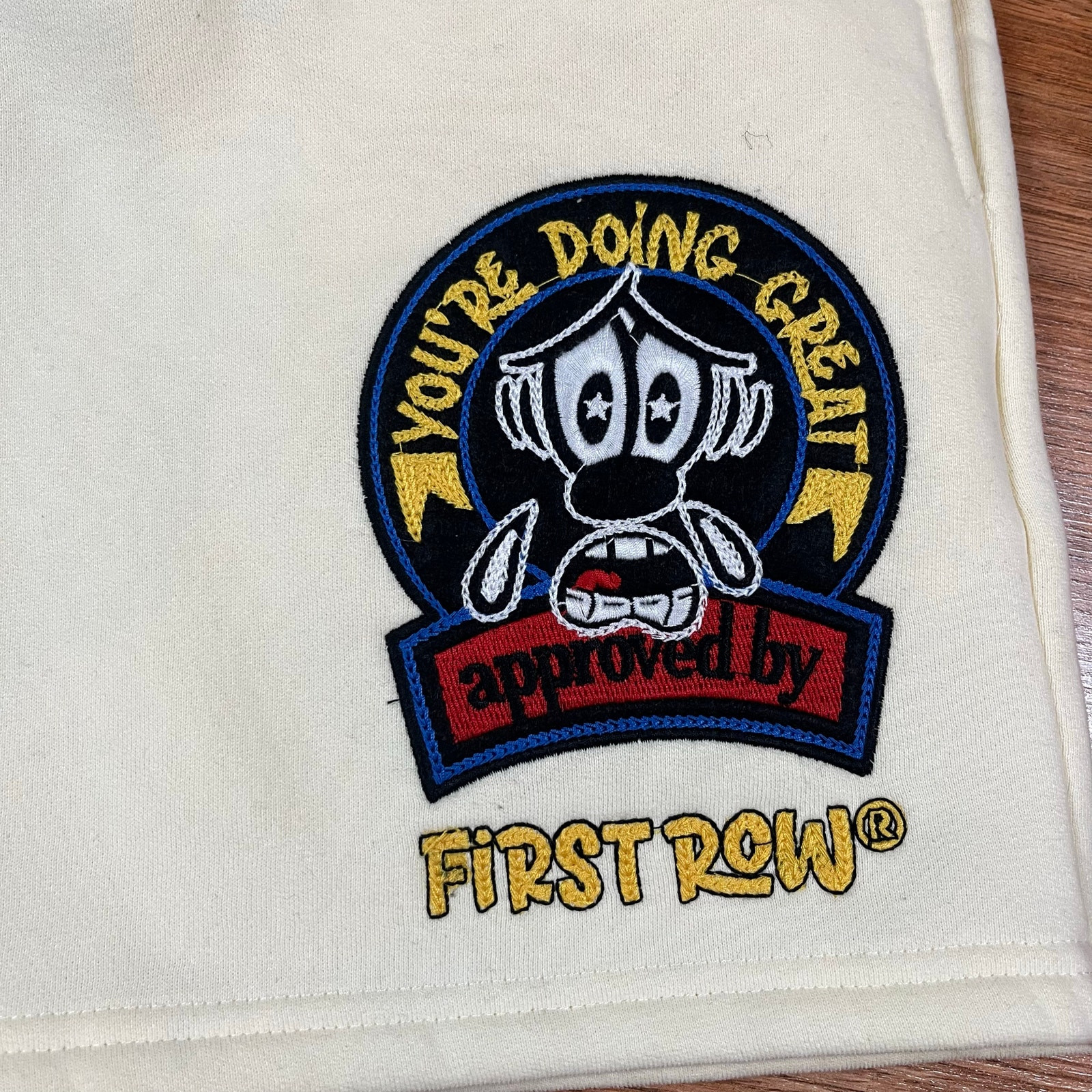 Pantaloncini corti in pile prima fila patch grafica panna uomo taglia XL nuovi