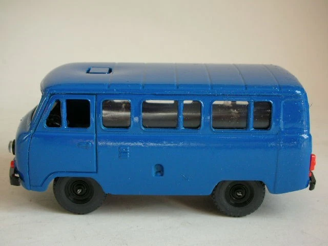 RAF M2203 Mini Van die-cast model, 1/43 scale, made in the former USSR, blue, - Image 2 of 3