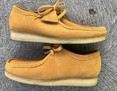 Clark's Men's Wallabee's Size 9.5 in Yellow Mustard Colorway