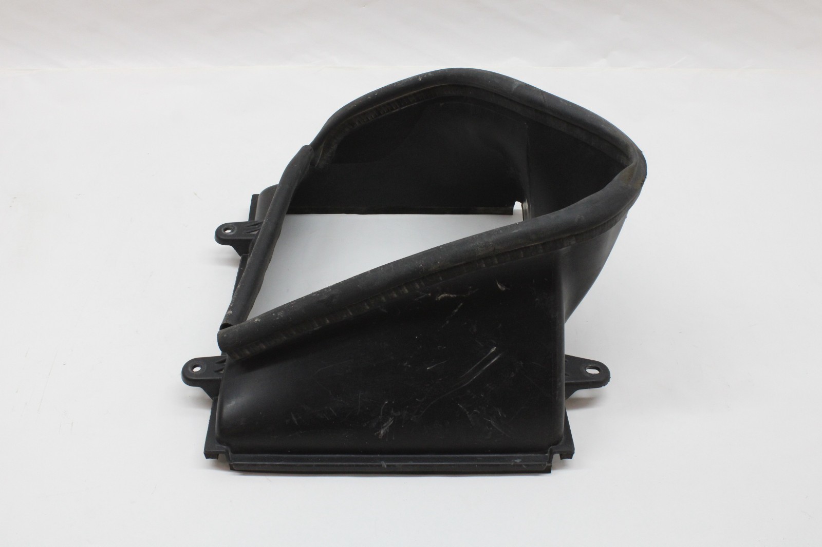 2022 MASERATI LEVANTE FRONT LEFT INTERCOOLER DUCT 670103769 OEM 2017-2024