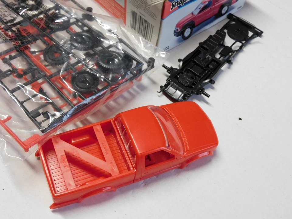 Monogram Chevy ZR2 PickUp SnapTite 1/32 sports car vintage plastic kit 1096 &box - Immagine 3 di 4
