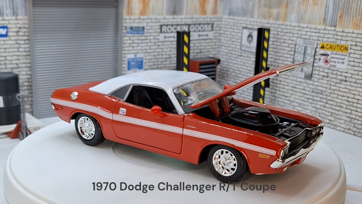 1970 Dodge Challenger R/T 1/24レッド絶版品 s-l1200.png