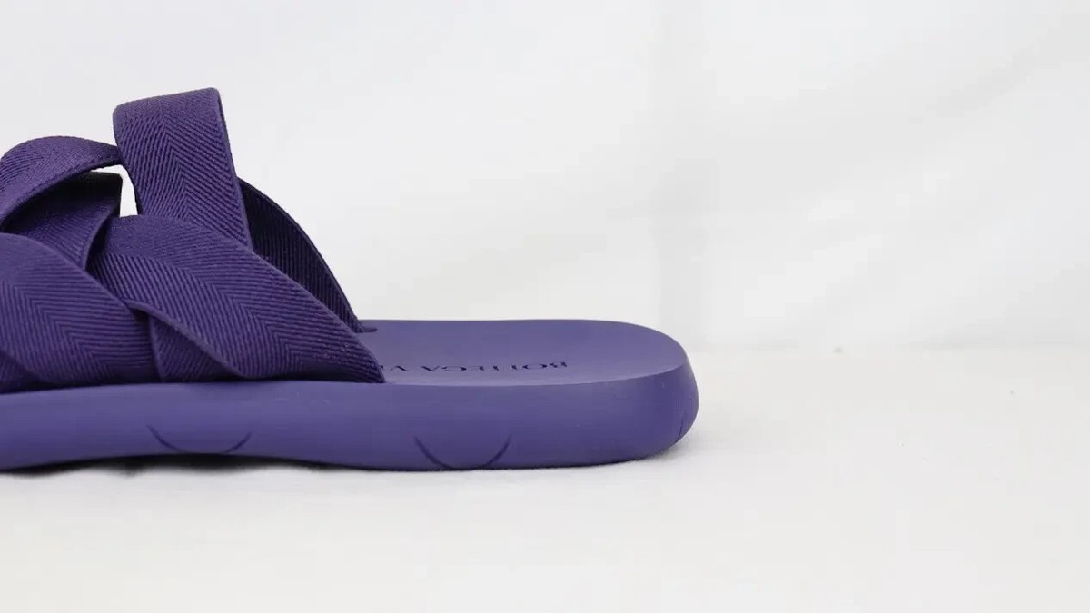 Bottega Veneta Intrecciato Starfish Plat Sandal in Blue BNWB Bottega Veneta Intrecciato Starfish Plat Sandal in Blue BNWB