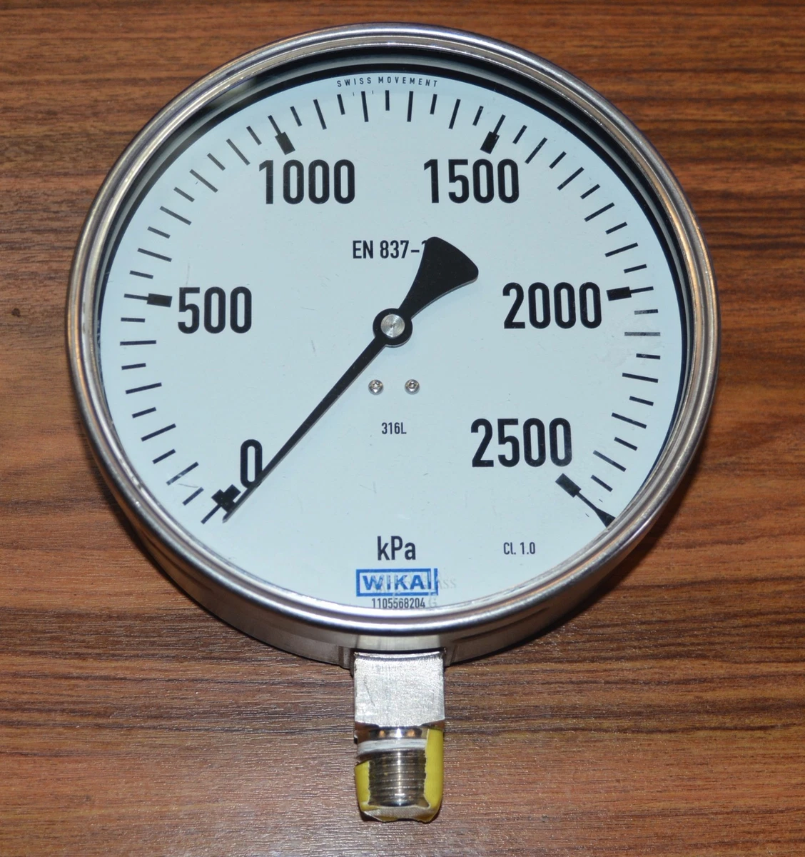 Pressure gauge kpa outlet