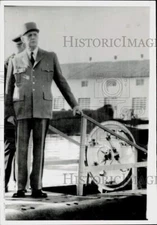 1968 Press Photo French Pres. de Gaulle boards submarine Eurydice at Toulon