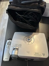 Ultraprzenośny projektor Toshiba TDP-P8