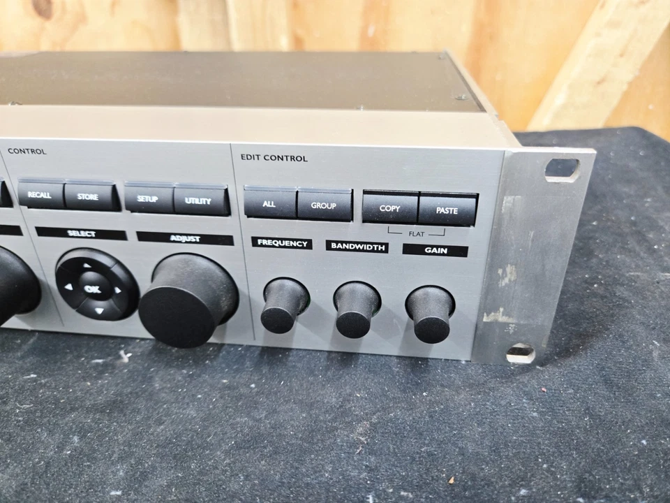 T.C. Electronic EQ Station 8 Rack Mountable Hi-End Live EQ w/ Color Display ONE - Image 4 of 4