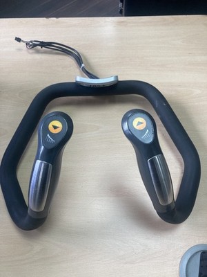 Matrix Fitness E5X Ellipsentrainer Herzfrequenz Handgriffe mit Neigungswiderstand Knebel