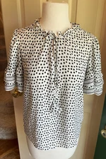 Max Studio Casual Blouse Women’s Sz XS White Dotted Flutter Sleeve Ruffle Collar