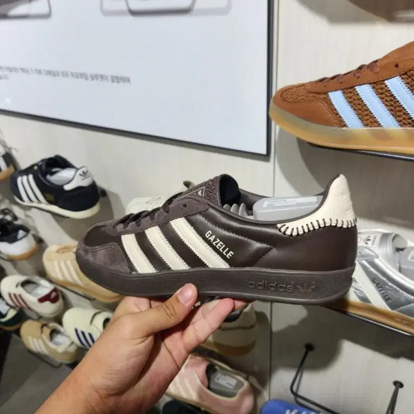 Adidas GAZELLE Brown Sneakers - New thumbnail 3