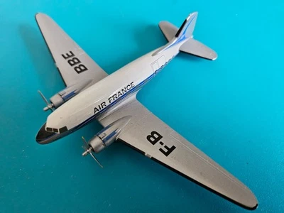 HOGAN -- Douglas DC-3 " Dakota " -- Air France ( F-BBBE ) -- 1:200 ! - Bild 1 von 3