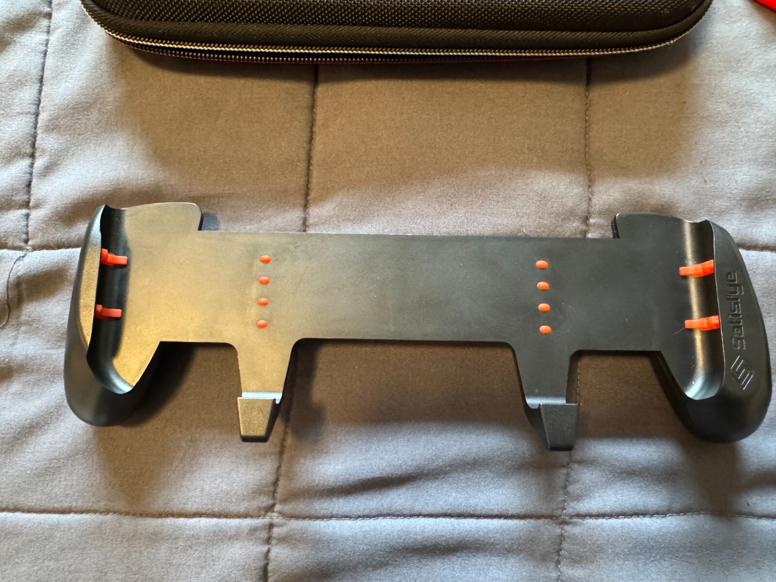 Nintendo Switch 32GB Handheld Console - Excellent Condition Red Joy-con System