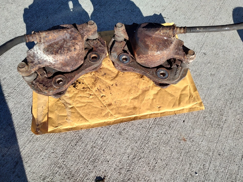 Pinzas de freno delanteras izquierda derecha Nissan 510 79-83 Datsun 280zx (par) Foto 3 de 4