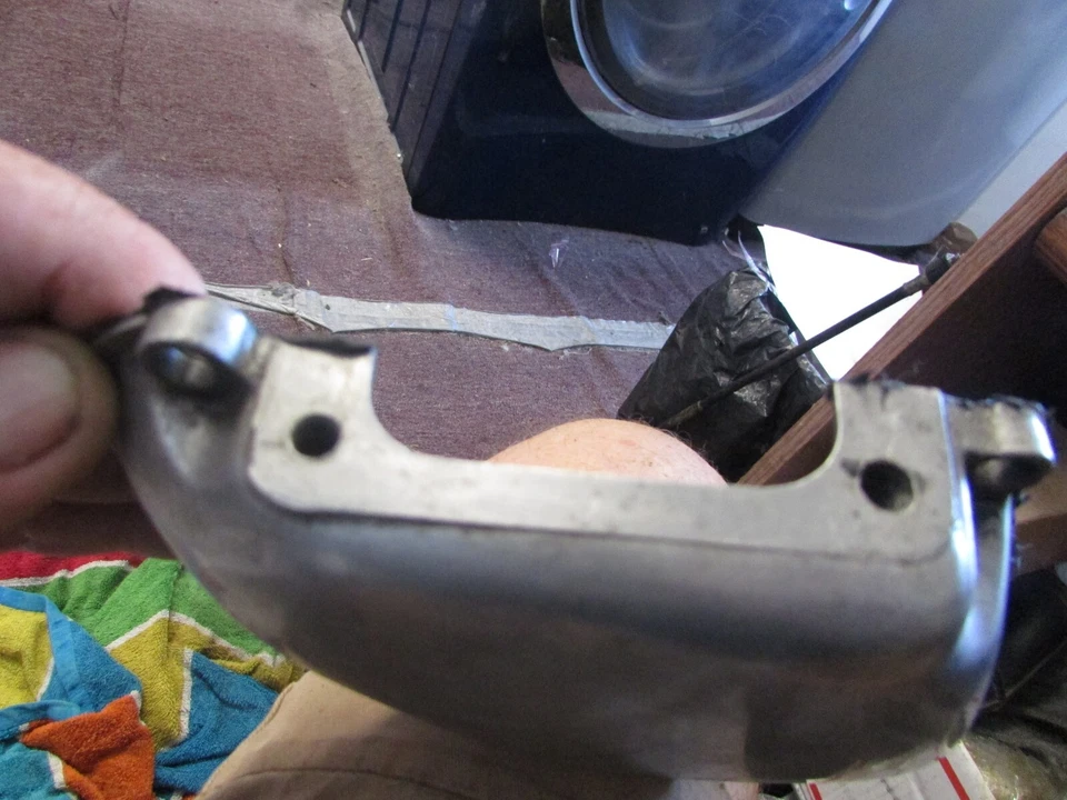 Cubierta de carburador lateral derecho Kawasaki KS125 1974 Foto 2 de 4