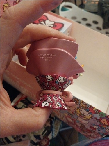 tokidoki x Hello Kitty 50th Birthday: Bouquet Hello Kitty 3” Mini Figure - Picture 8 of 8