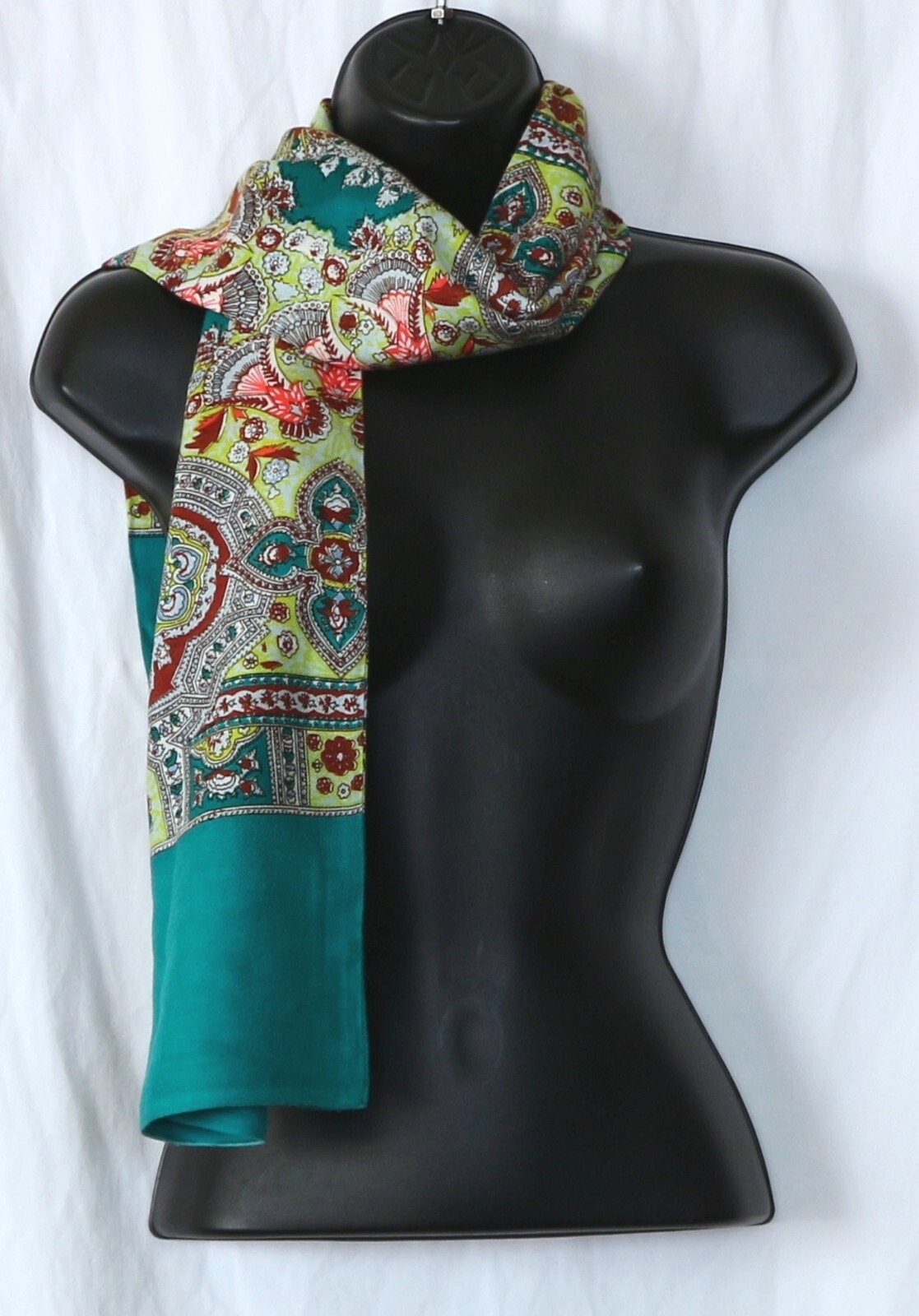 OILILY Green/Multi Rectangular Acrylic Scarf w Lo… - image 6