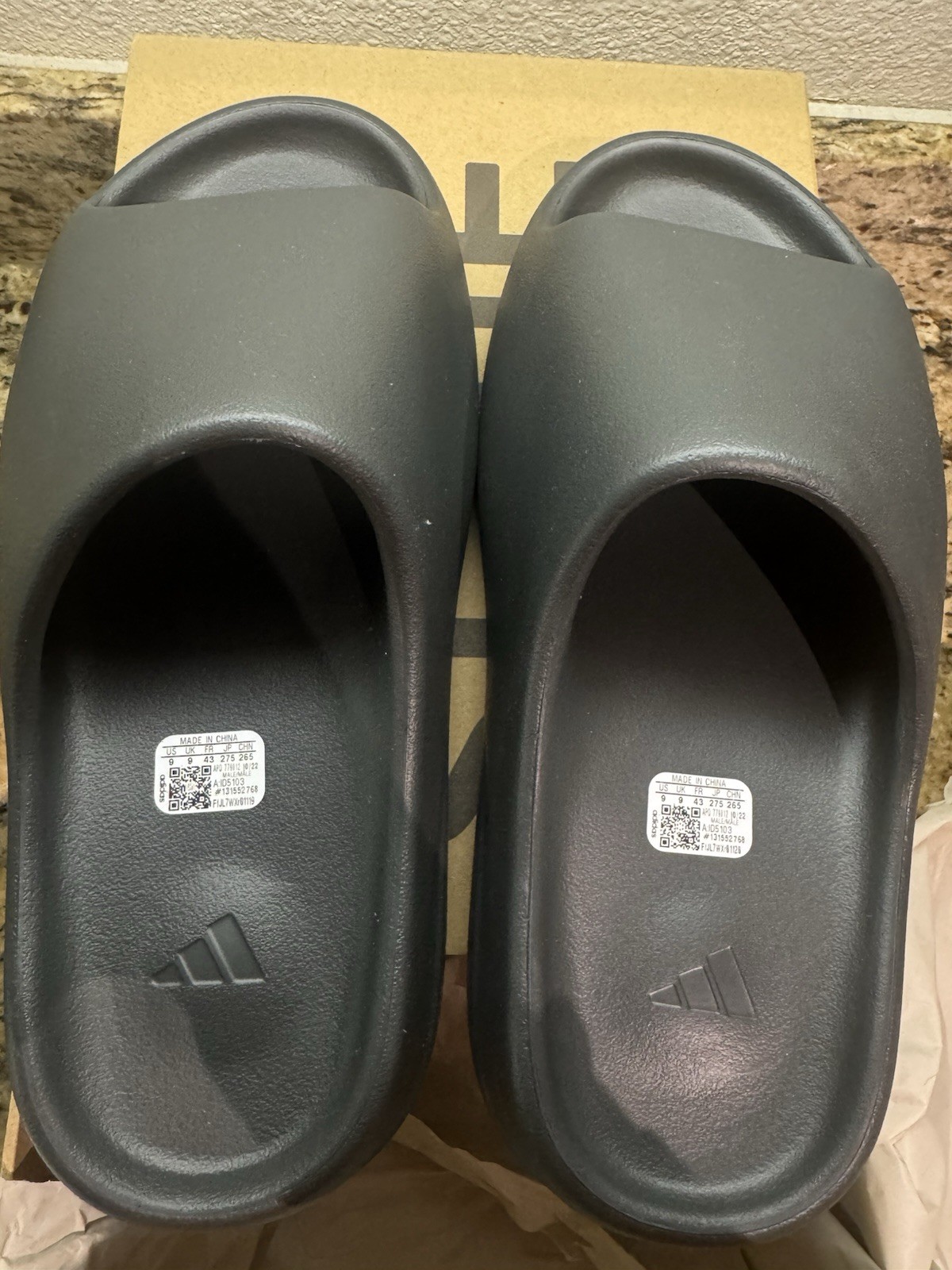 adidas Yeezy Slide Dark Onyx Men's US Size 9 ID5103 thumbnail 2