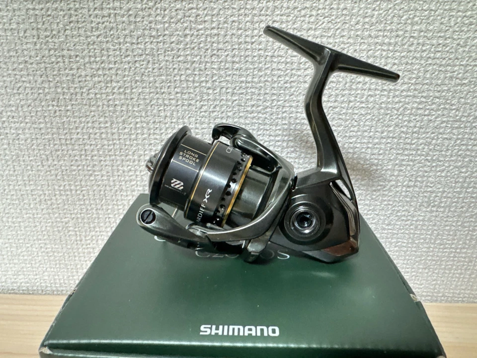 Spinnrolle 23 Cardiff XR C2000S Übersetzung 5,1:1 Angelrolle Originalverpackt - Bild 3 von 4