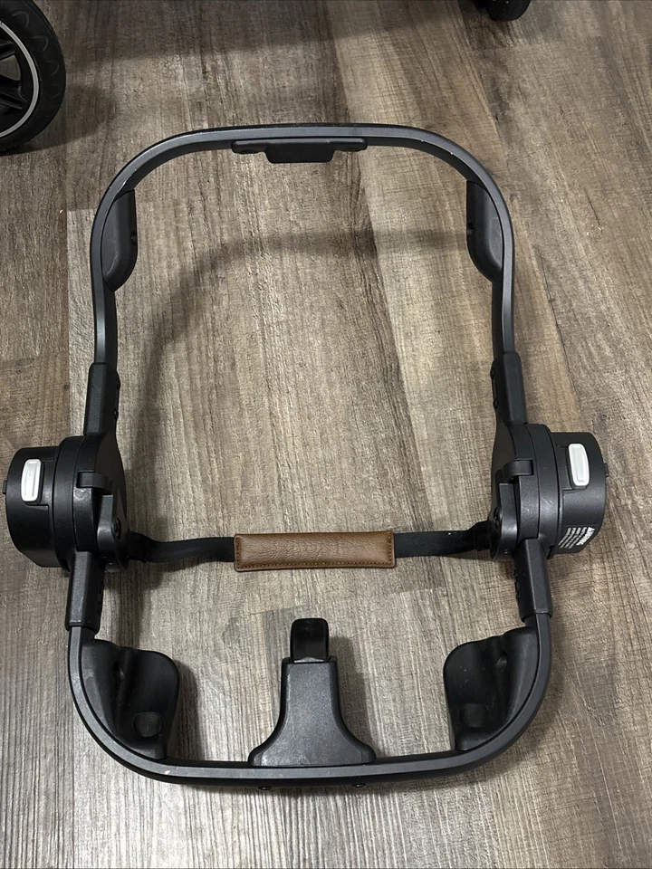 Cochecito Nuna TRIV™ Next con accesorio de asiento de coche Foto 2 de 4