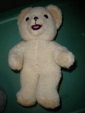 1986 Vintage Russ Snuggle 11" Bear SU162