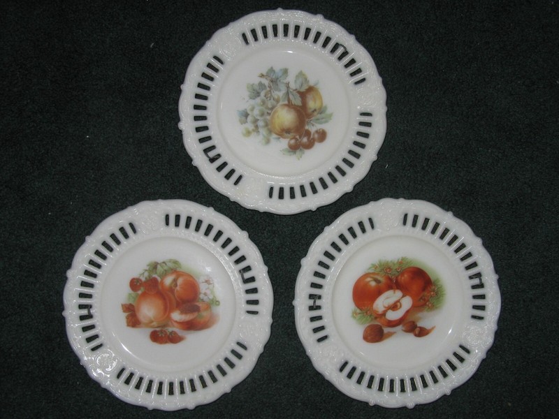 White Milk Glass Open Lace Edge Reticulated Lattice Hand Painted Fruit Plate Set