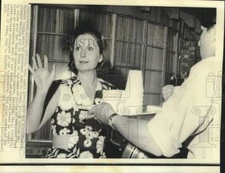 1970 Press Photo Barbara Young serves newsmen coffee at astronaut's Haise home