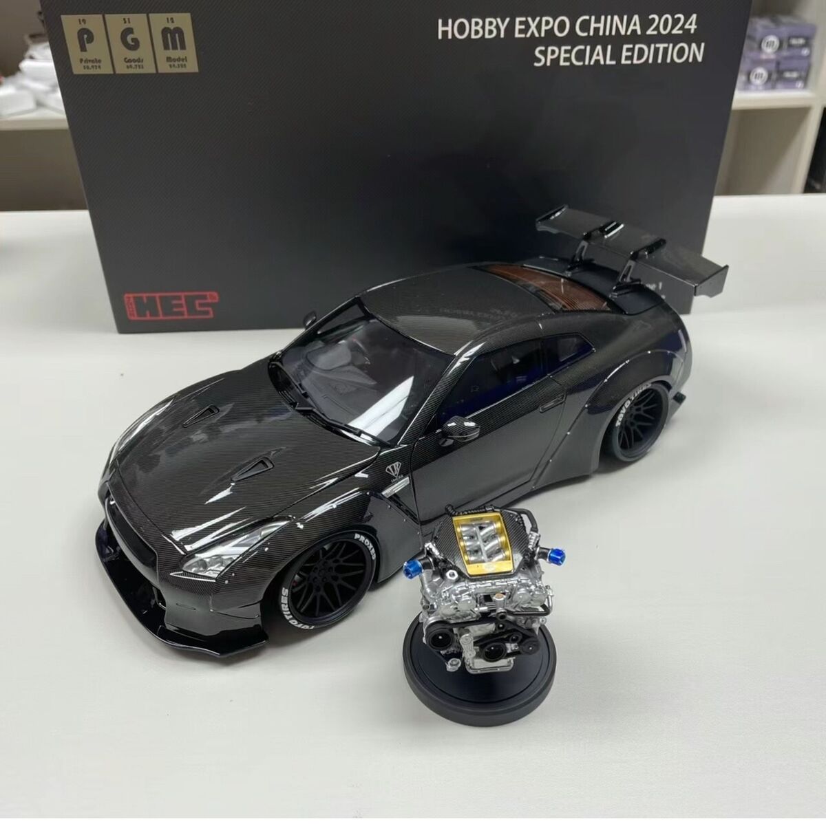 1/18 PGM Nissan GTR R35 LBWK Full Carbon Alloy Full Open 1/18 PGM Nissan GTR R35 LBWK Full Carbon Alloy Full Open