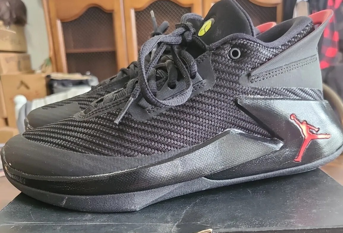 jordan fly lockdown black and red