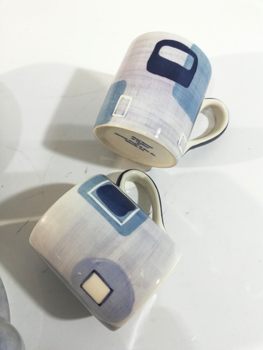 Tetera en taza Hues & Brews Dodge & Son y 2 tazas pequeñas en muy buen estado - Imagen 4 de 12
