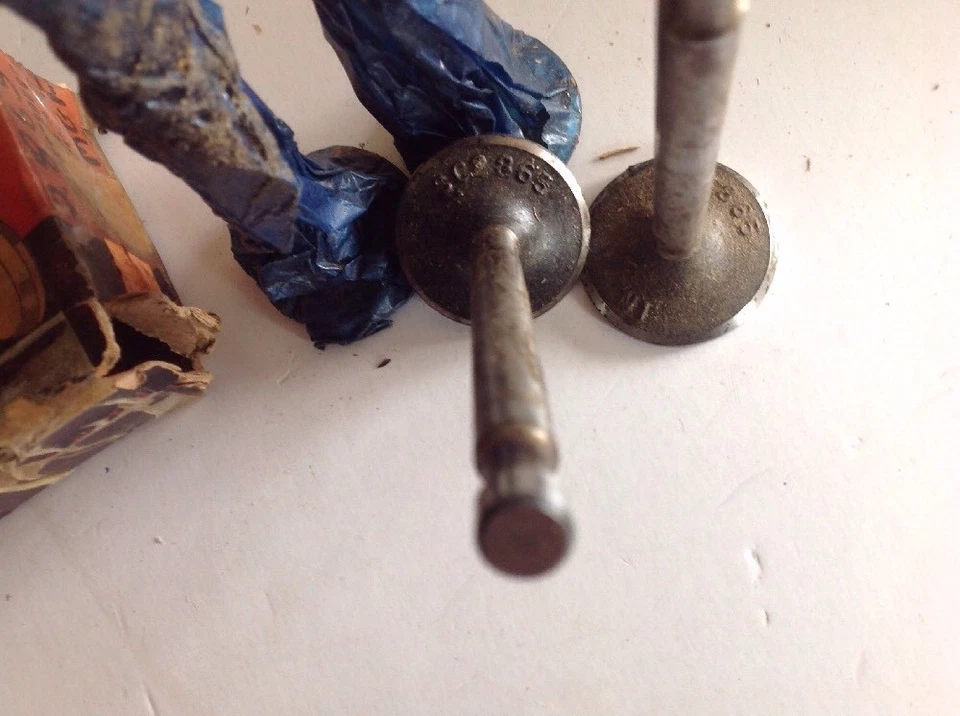Juego de 4 válvulas de admisión MGZA MGZB NOS 1953 hasta 1958 Foto 2 de 3