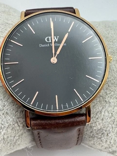 Reloj Hombre Daniel Wellington B36R19 Tono Dorado Cuarzo Batería Nueva Foto 2 de 4