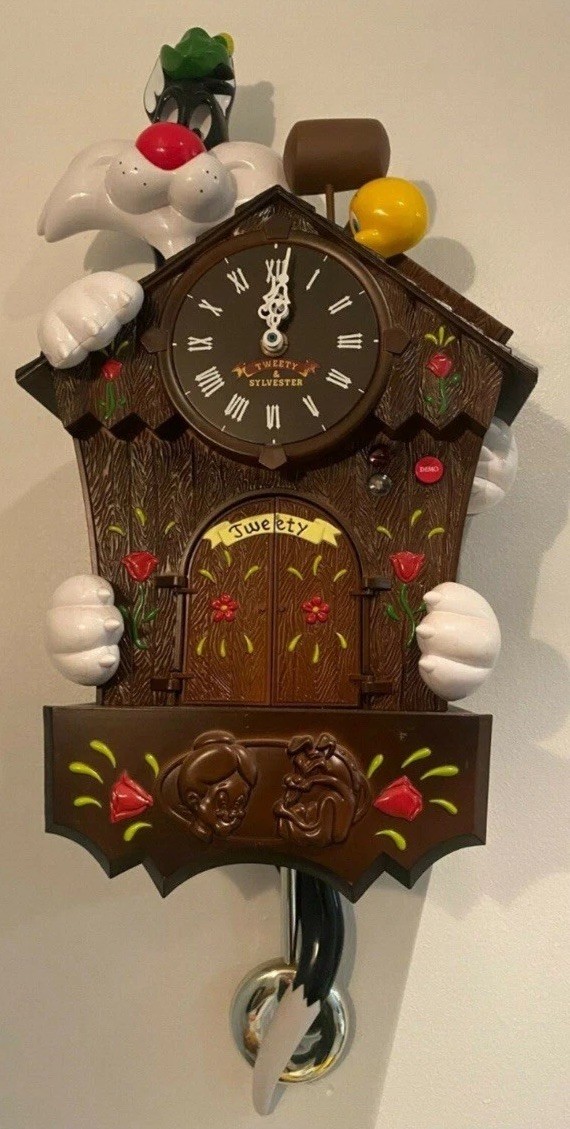 Vintage Looney Tunes Sylvester and Tweety Animated Cuckoo Clock