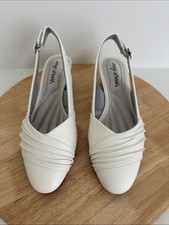 Easy Street Bates Womens Round Closed Toe Block Heel Pumps, White Sz 7.5W a2061