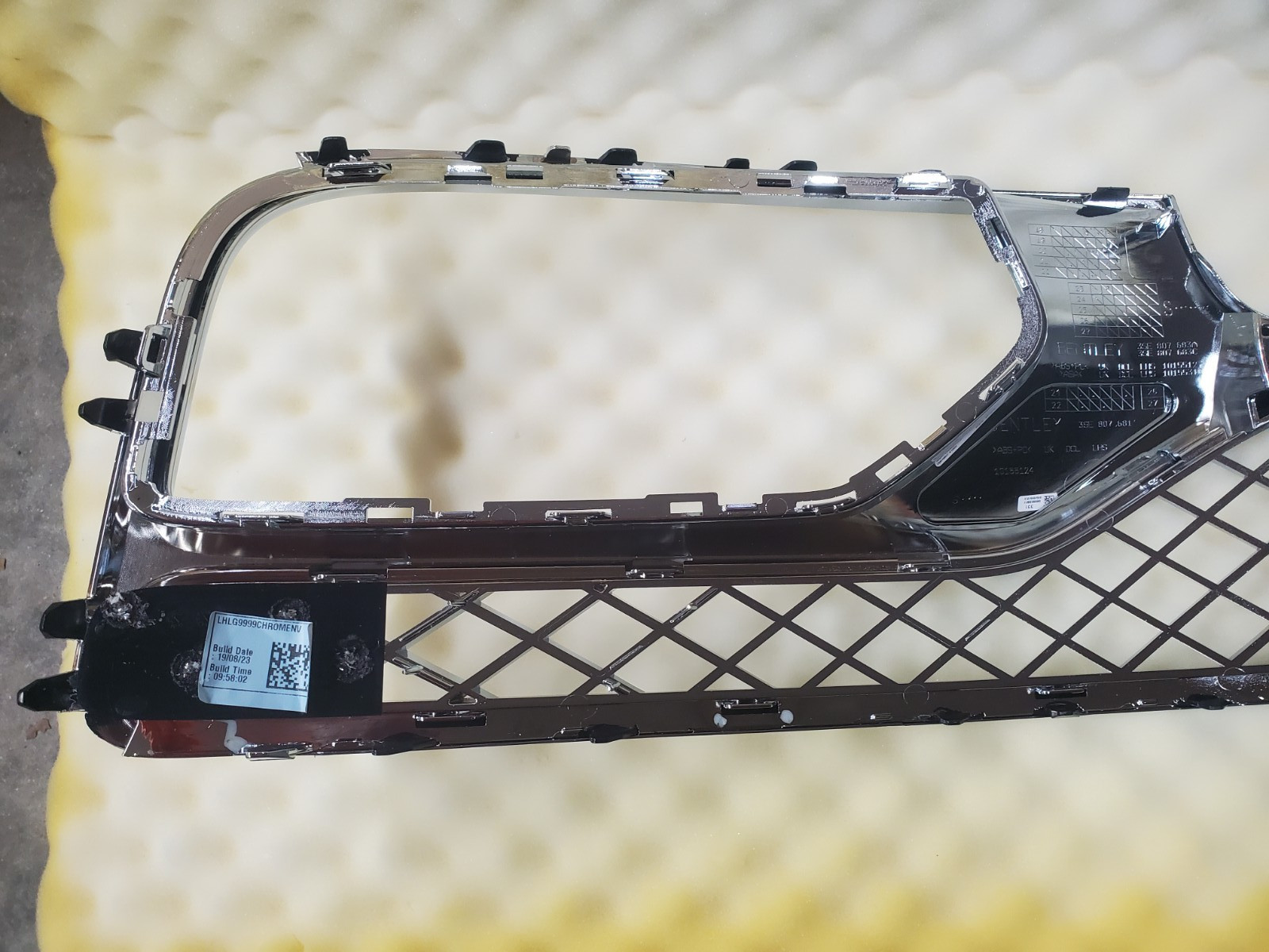 Left Front Bumper Lower Grille 2020-2024 Bentley Flying Spur 3SE807648 K Chrome