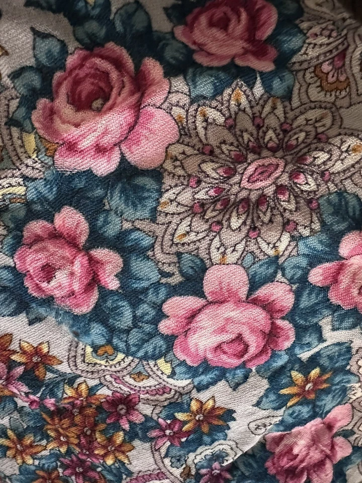 Pavlovo Posad Shawl w/Floral Pattern, Light Blue, Wool, 33" x 33" - Image 2 of 2