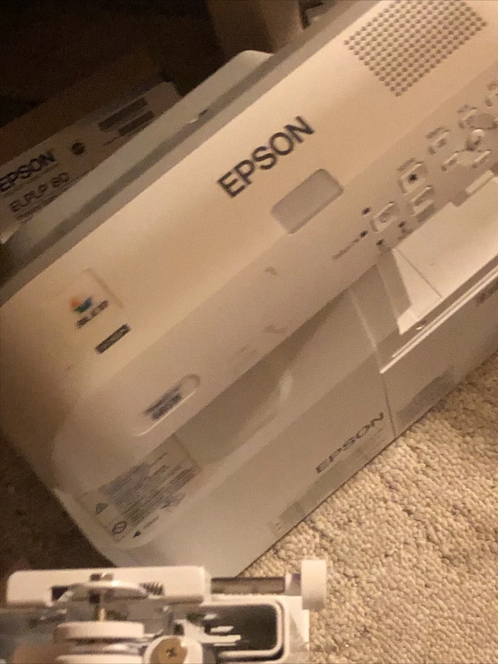 Epson PowerLite 685W - 3LCD projector - ultra short-throw - Image 4 of 4