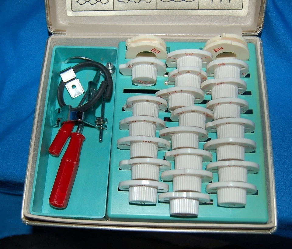 Vintage Signature Sewing Machine Cams & Accessory Presser Feet in Original Box - Image 3 of 4