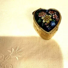 Heart-shaped enamel mini box floral pattern gold tone antique style trinket box