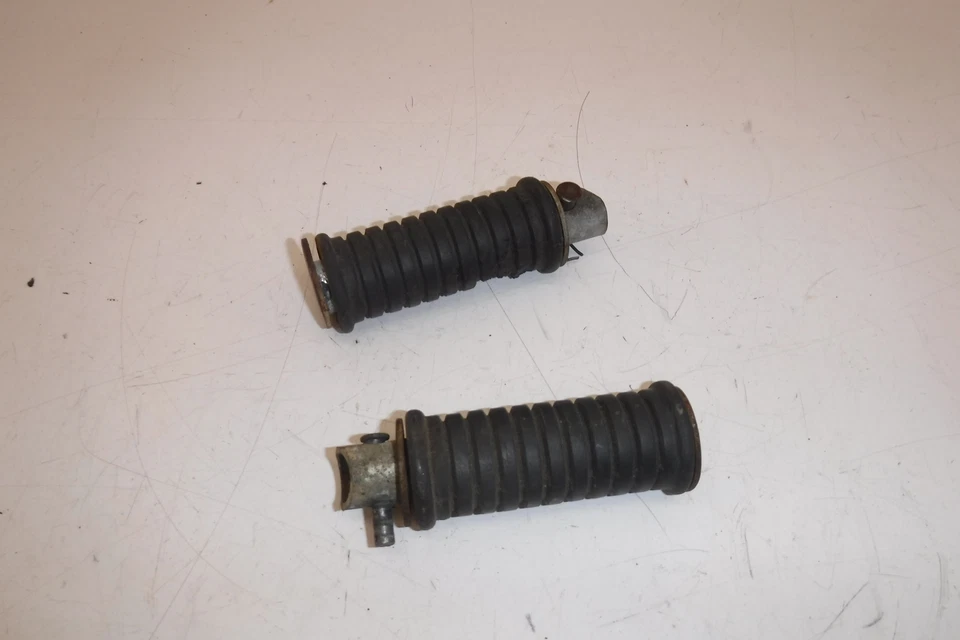 Suzuki TC185 1974 reposapiés izquierdo derecho clavijas pasajero trasero Foto 2 de 4