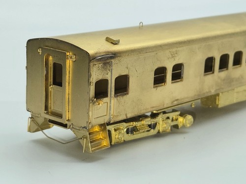 Brass HO Overland Models Milwaukee Road Luxury Day Coach OMI 3110 - Picture 7 of 21