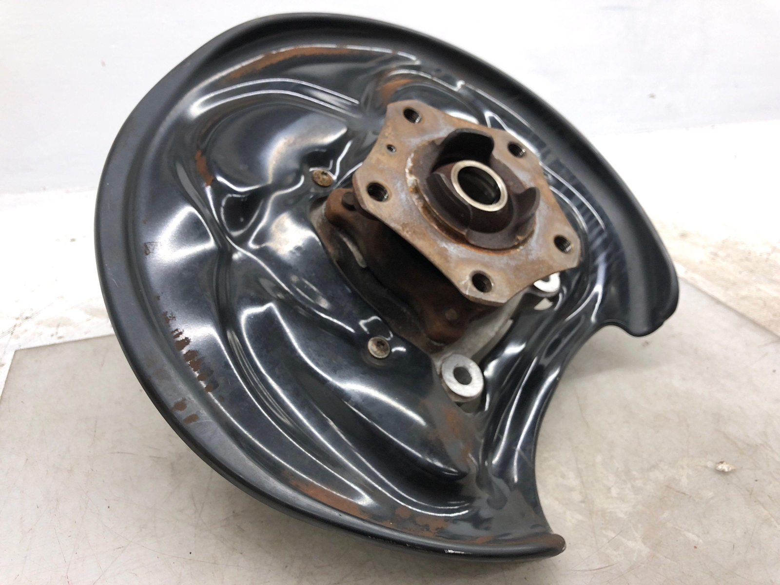 2016-2020 BENTLEY BENTAYGA RIGHT REAR SPINDLE KNUCKLE WHEEL BEARING HUB OEM 2019