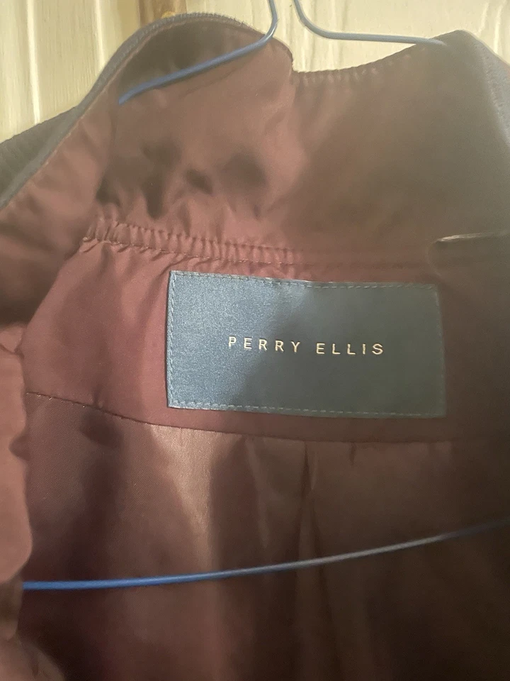 Perry Ellis Men's Puffer Vest Big & Tall Size 4XB/5XB Burgundy w Navy Trim - Image 4 of 4